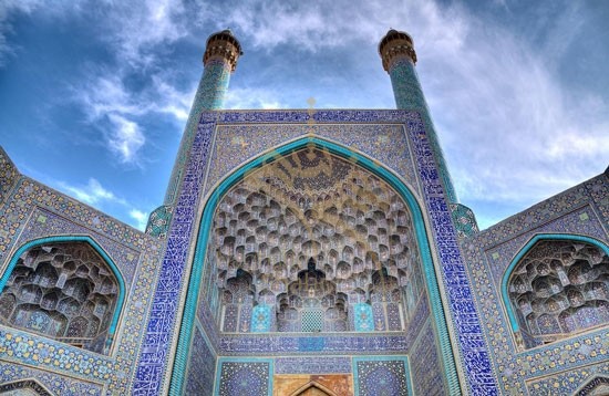 نمونه ای از مقرنس در طراحی نمای مسجد و مصلی